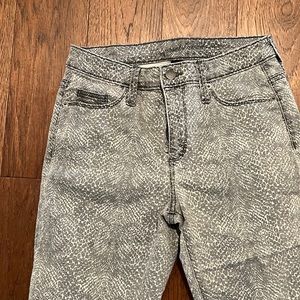 High waisted printed jeans